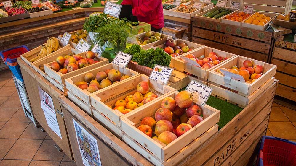 Fruit and vegetable display